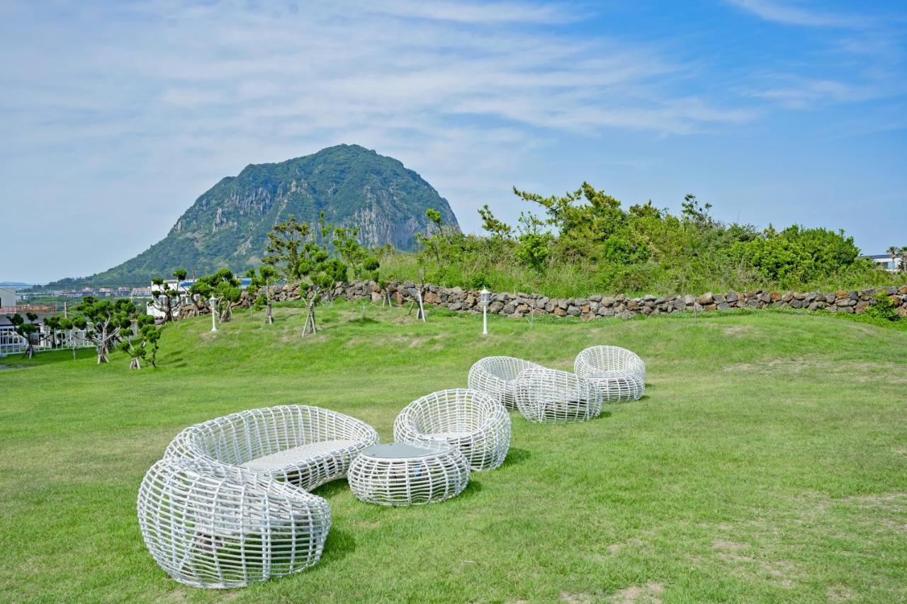 Sun And Moon Resort Σεογκουίπο Εξωτερικό φωτογραφία