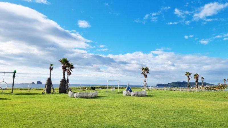Sun And Moon Resort Σεογκουίπο Εξωτερικό φωτογραφία