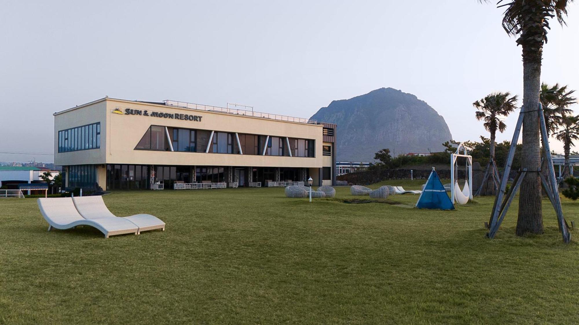 Sun And Moon Resort Σεογκουίπο Εξωτερικό φωτογραφία