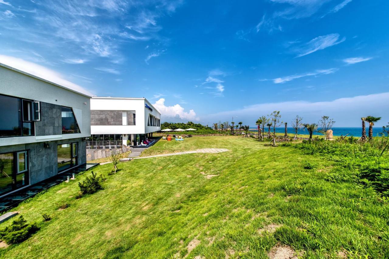 Sun And Moon Resort Σεογκουίπο Εξωτερικό φωτογραφία